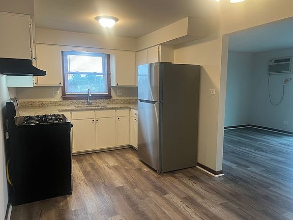 3rd image of 7700 S Harlem Ave #2E