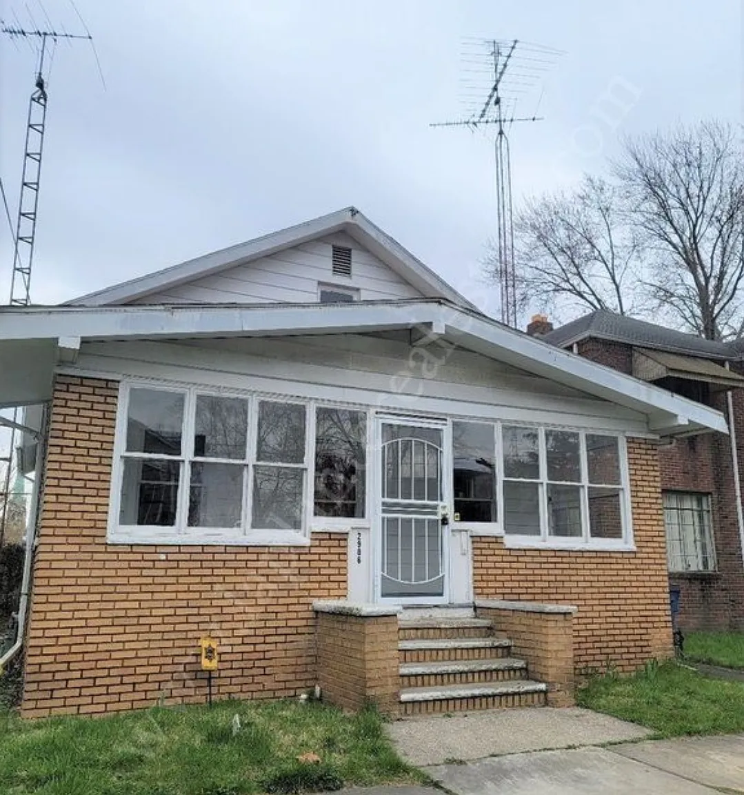2906 Warsaw St — Photo 1
