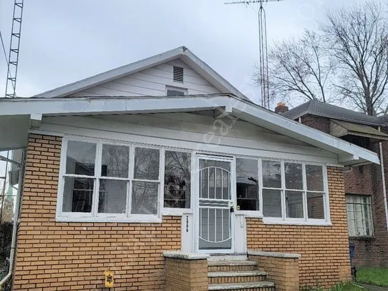 2906 Warsaw St — Photo 1
