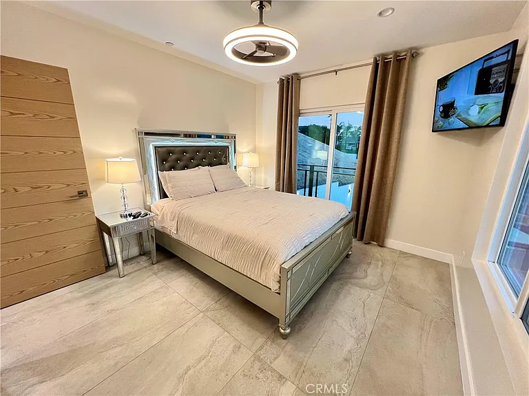 23443 Balmoral Ln — Photo 16