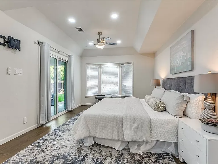 9805 Estate Ln — Photo 16