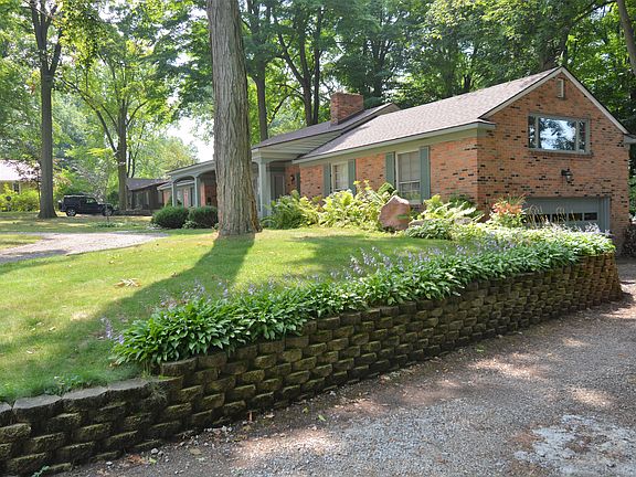 5th image of 555 Bancroft St