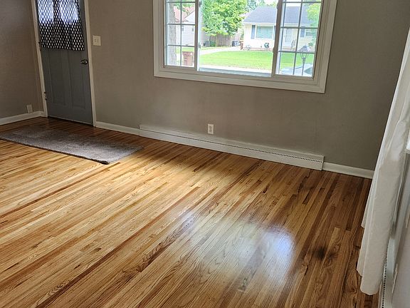 4th image of 233 Renrose Ave