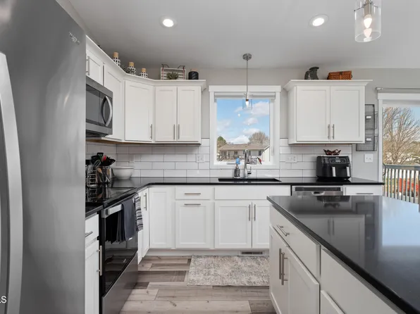 202 Rutland Dr, Bismarck, ND 58504