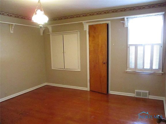 4th image of 120 E Lytle St