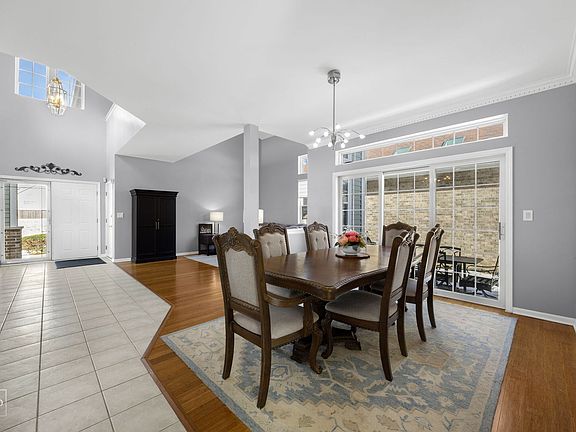 4th image of 1107 Essex Dr