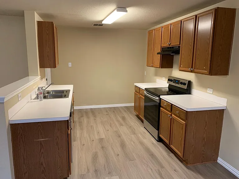 1113 Antoinette Dr — Photo 6