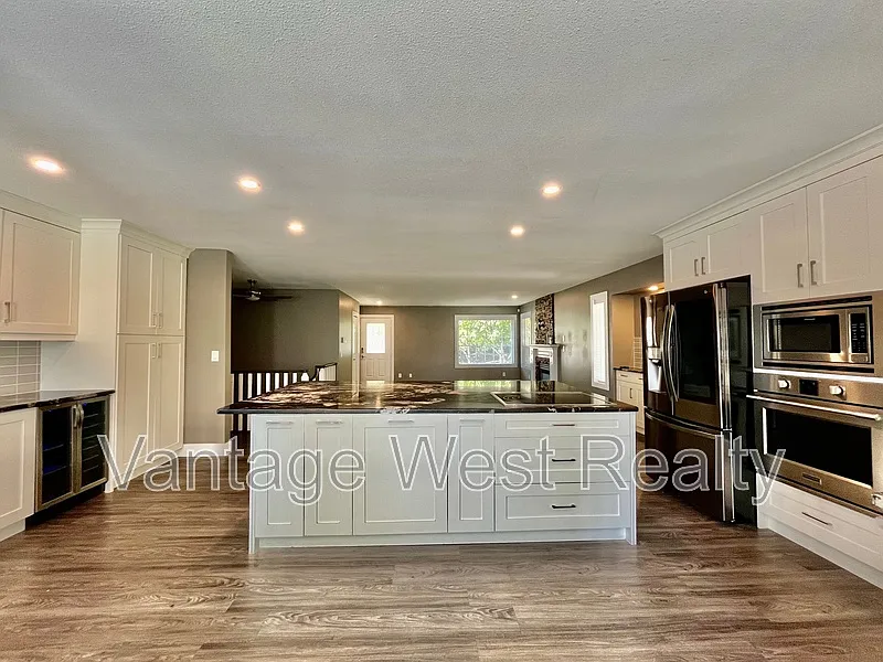 3 bed, 2.0 bath, 1500 sqft, $3,200 — Photo 4