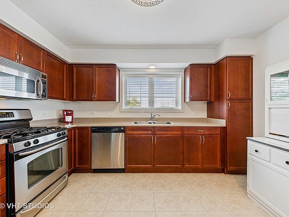 4th image of 390 Western Ave #409
