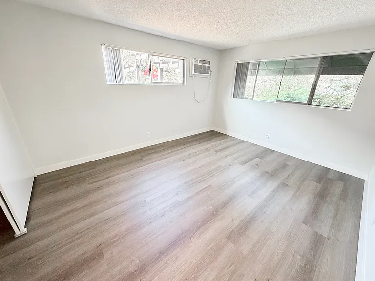 585 W Sierra Madre Blvd — Photo 35