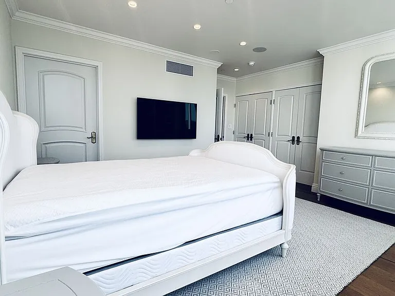 10724 Wilshire Blvd #1605 — Photo 29