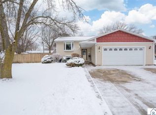 250 Cliff Dr, North Mankato, MN 56003