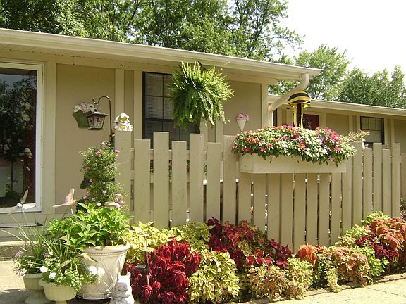 4th image of 3356 Meadowood Dr APT 4A