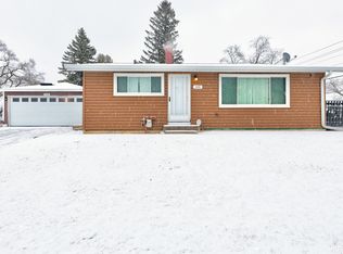 100 Ensenada Dr, Carpentersville, IL 60110