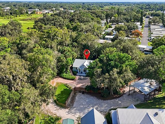 4th image of 270 River Oaks Dr