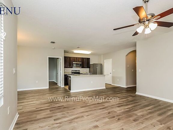 3rd image of 125 Lake Tracy Ct