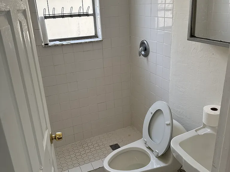 975 SW 2nd St #4 — Photo 7