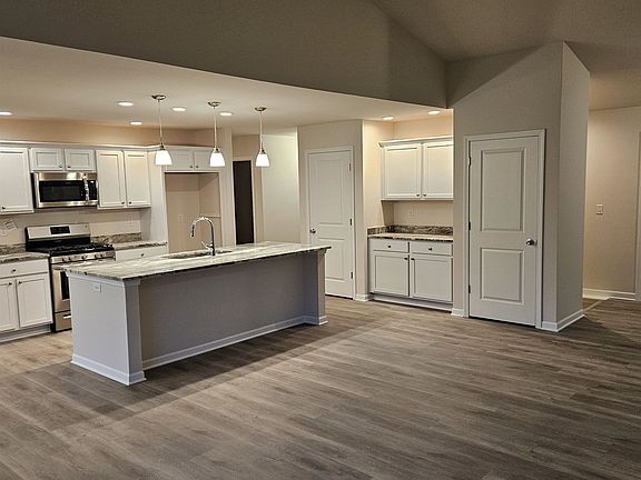 4th image of 5031 Keri Dr