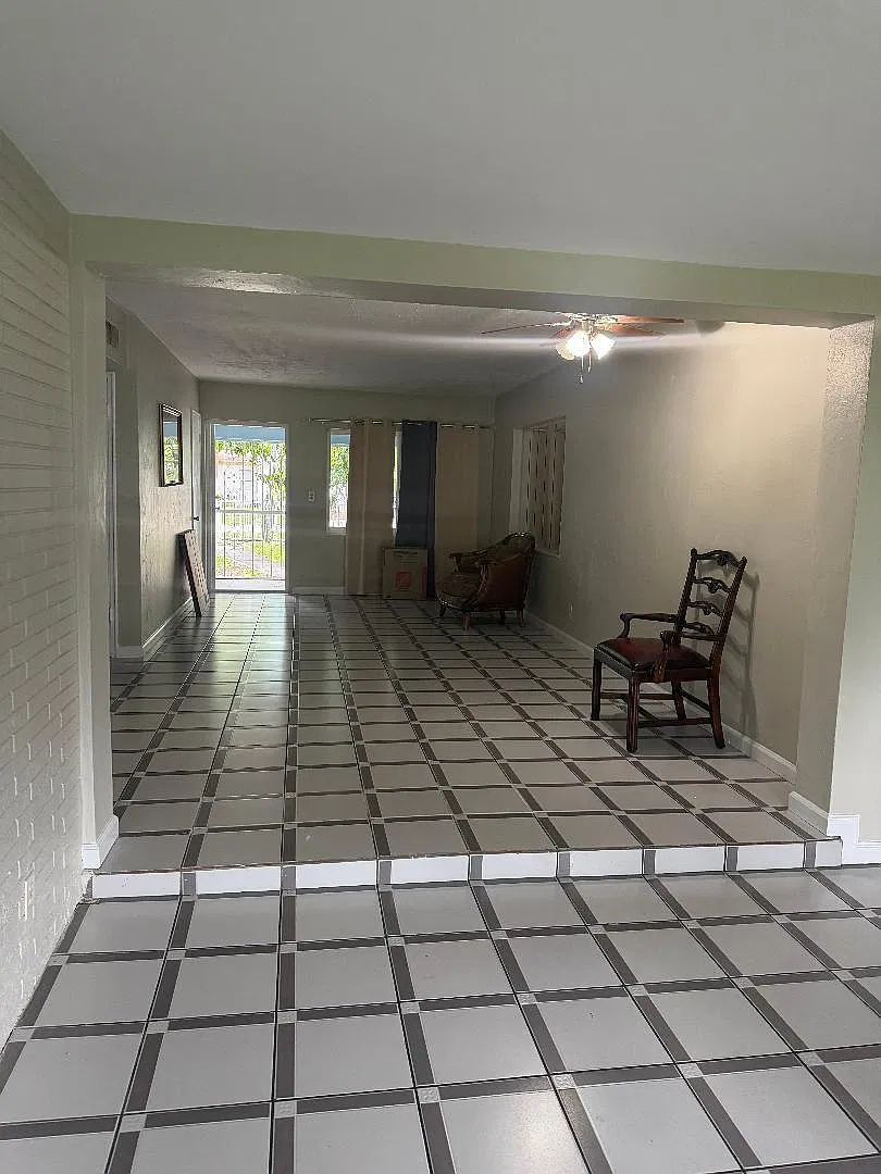 3 bed, 1.0 bath, 1675 sqft, $3,200 — Photo 2