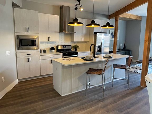 3rd image of 958 N Lincoln St #503