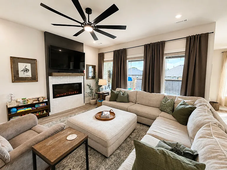 431 W Snow Bnd — Photo 2