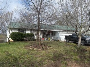 1102 N Farview Dr, Independence, MO 64056