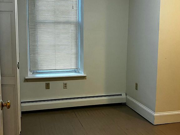 2nd image of 231 Main St #C