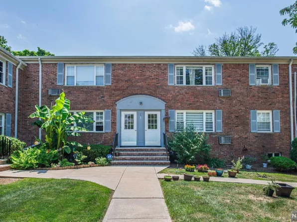 1 Wedgewood Dr, West Orange, NJ 07052