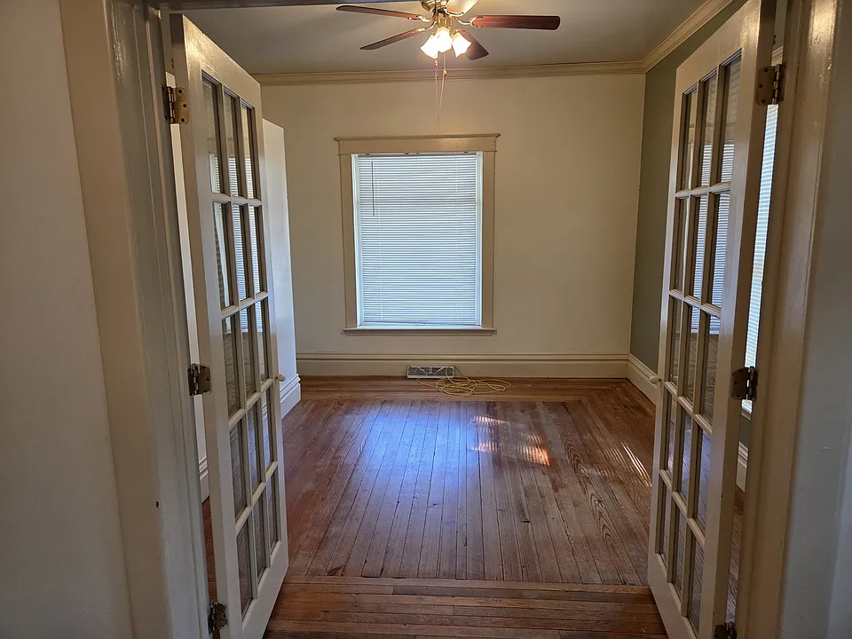 807 Ferris Ct #1