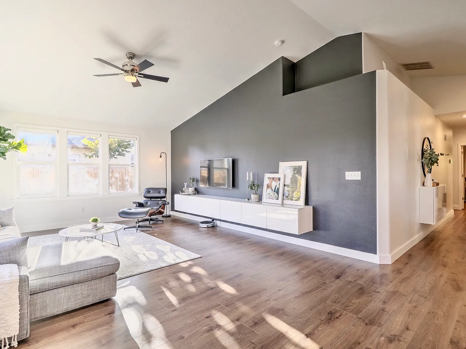 4 bed, 1664 sqft, $2,400 — Photo 3