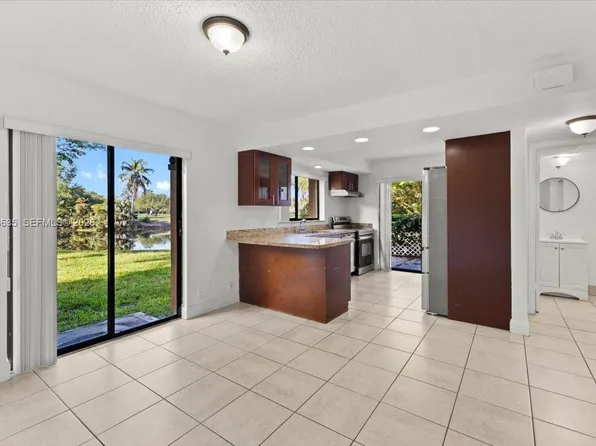 181 Wimbledon Lake Dr #181, Plantation, FL 33324