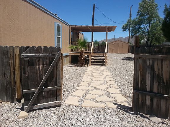 Covered Porch (Entrance)