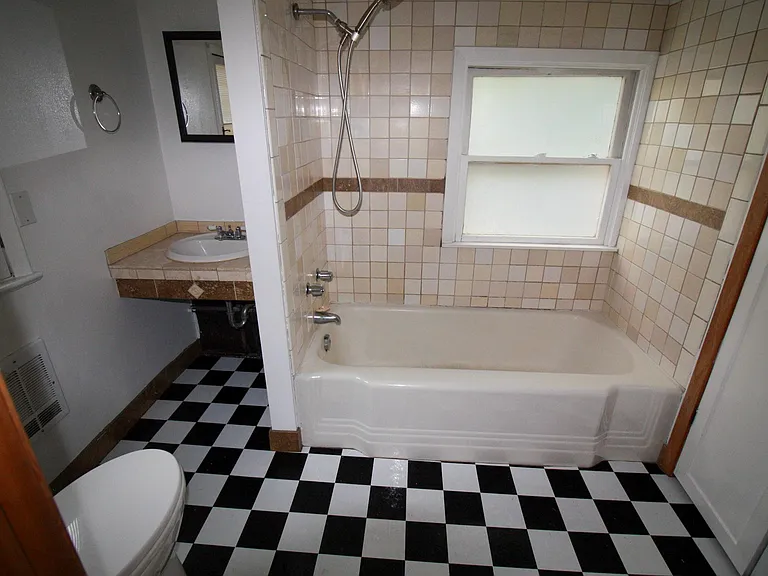 2140 NE 13th Ave — Photo 8