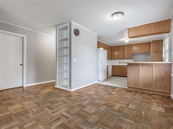 5th image of 2221 Ashley Dr