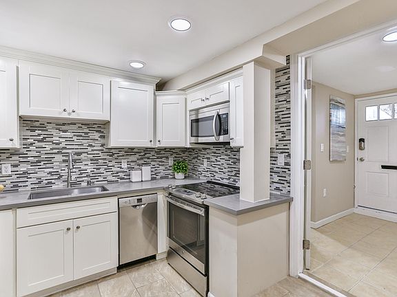4th image of 34 Tingley St