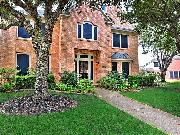 2nd image of 2618 Suntree Ln