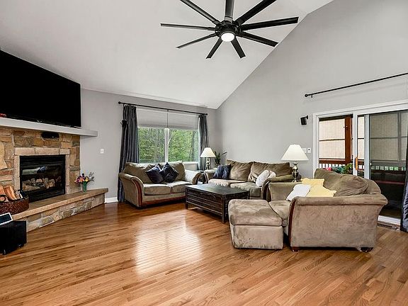 5th image of 3651 Tonganoxie Dr