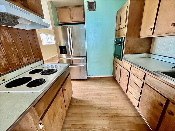 4th image of 1809 Cedarwood Ave