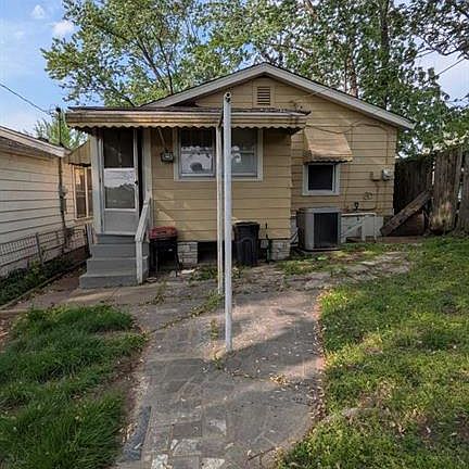 2nd image of 4820 Potomac St