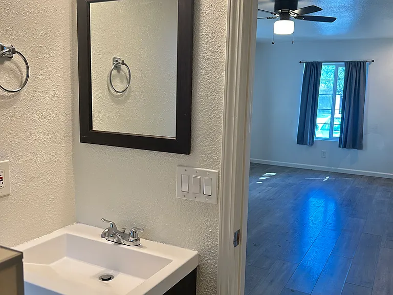 205 Grape St #2 — Photo 16