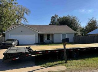 214 N 3rd St, Sealy, TX 77474
