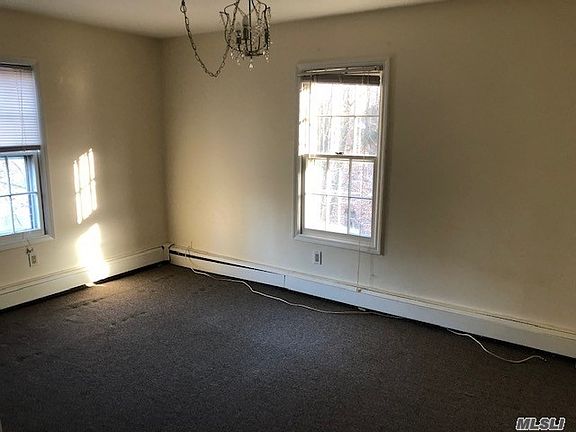 5th image of 662 Main St