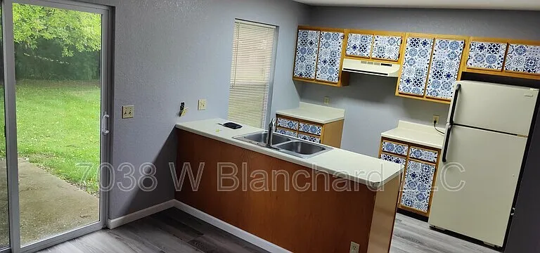 815 Whitney St — Photo 13