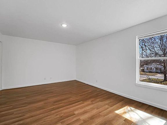 4th image of 415 N State Ave #690ec4515