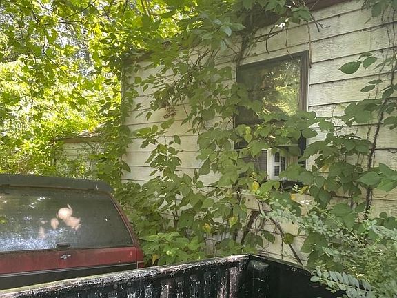 4th image of 2664 Filmore Ave