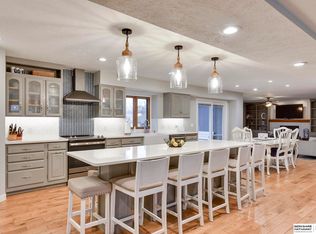 913 Shenandoah Dr, Papillion, NE 68046