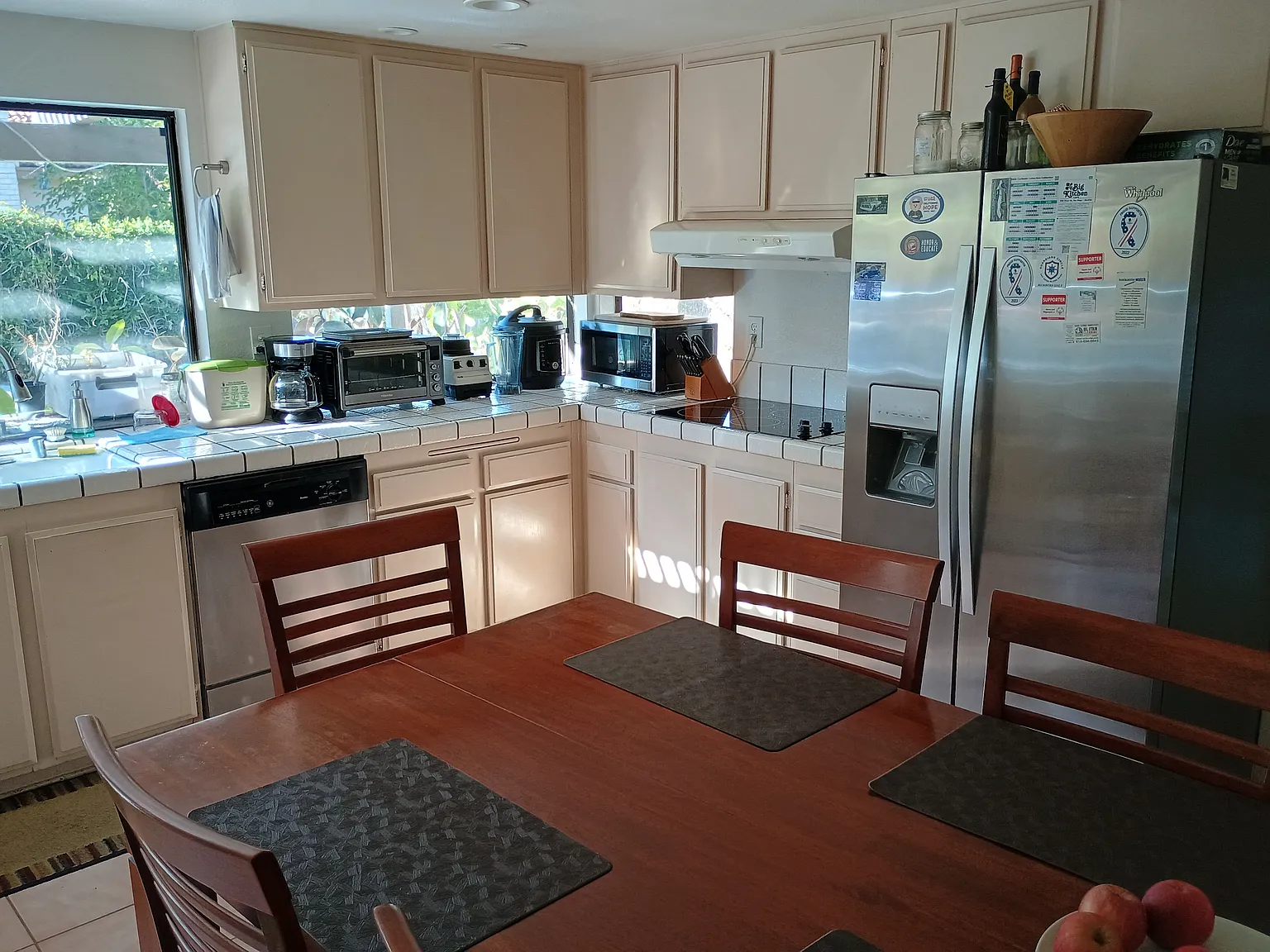 4 bed, 2.5 bath, 2073 sqft, $1,300 — Photo 2