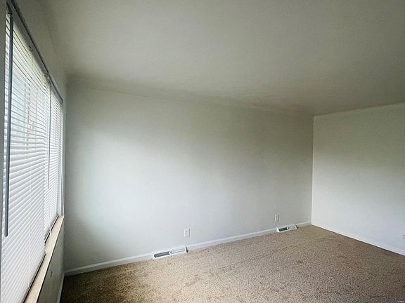 3rd image of 7910 Waddell Ave