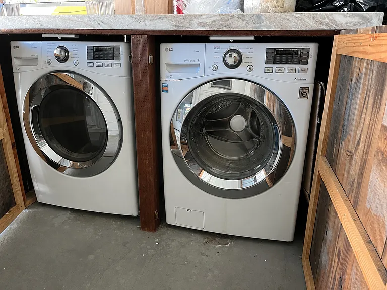 Laundry cabinet