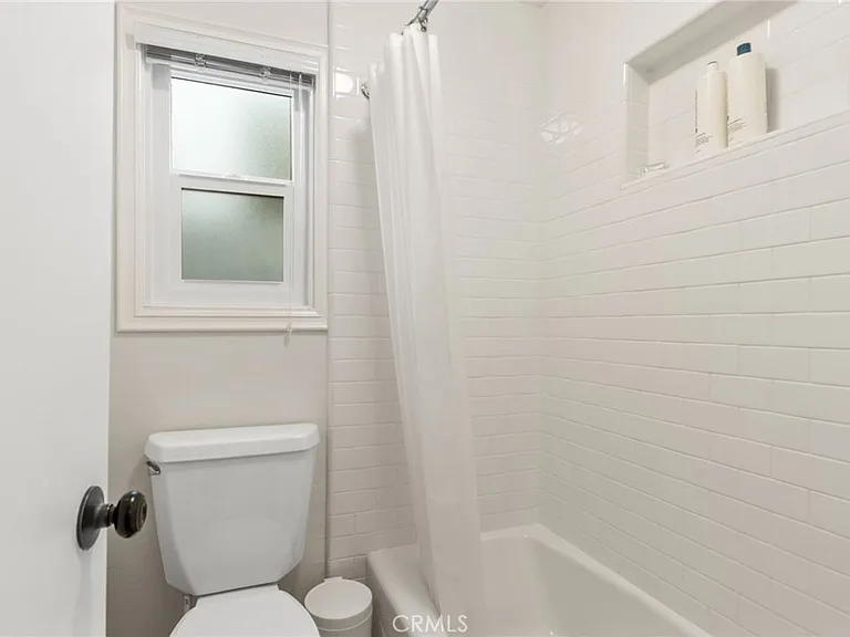 218 E Balboa Blvd #1/2 — Photo 16